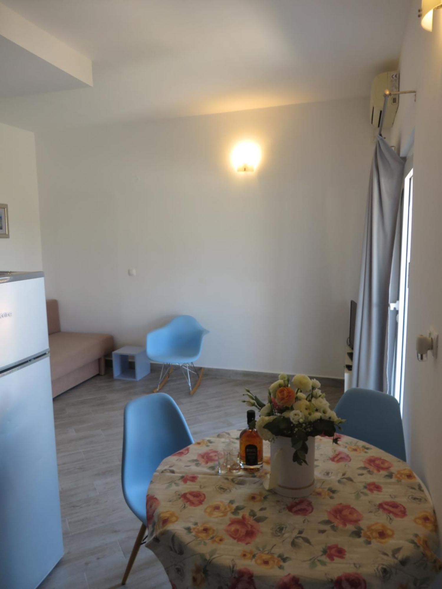 Apartments Tonka باكوشتاني الغرفة الصورة