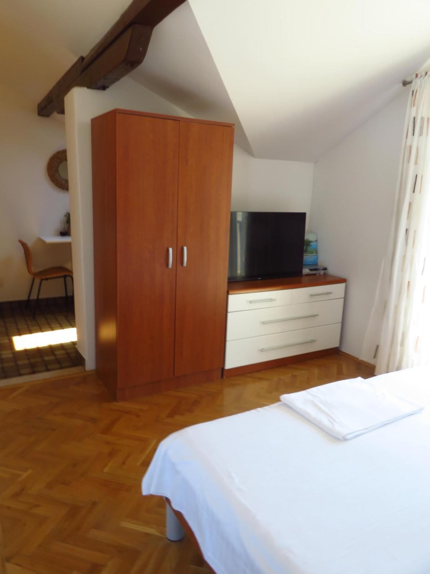 Apartments Tonka باكوشتاني الغرفة الصورة