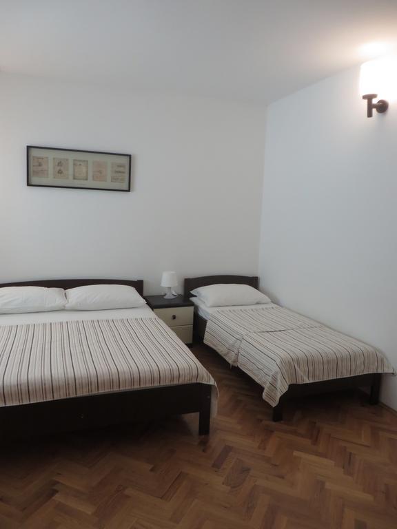 Apartments Tonka باكوشتاني الغرفة الصورة