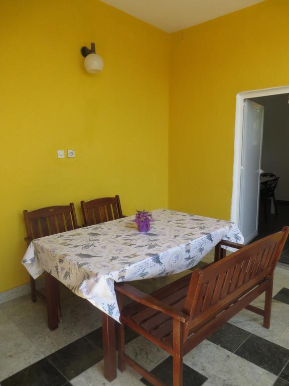 Apartments Tonka باكوشتاني الغرفة الصورة