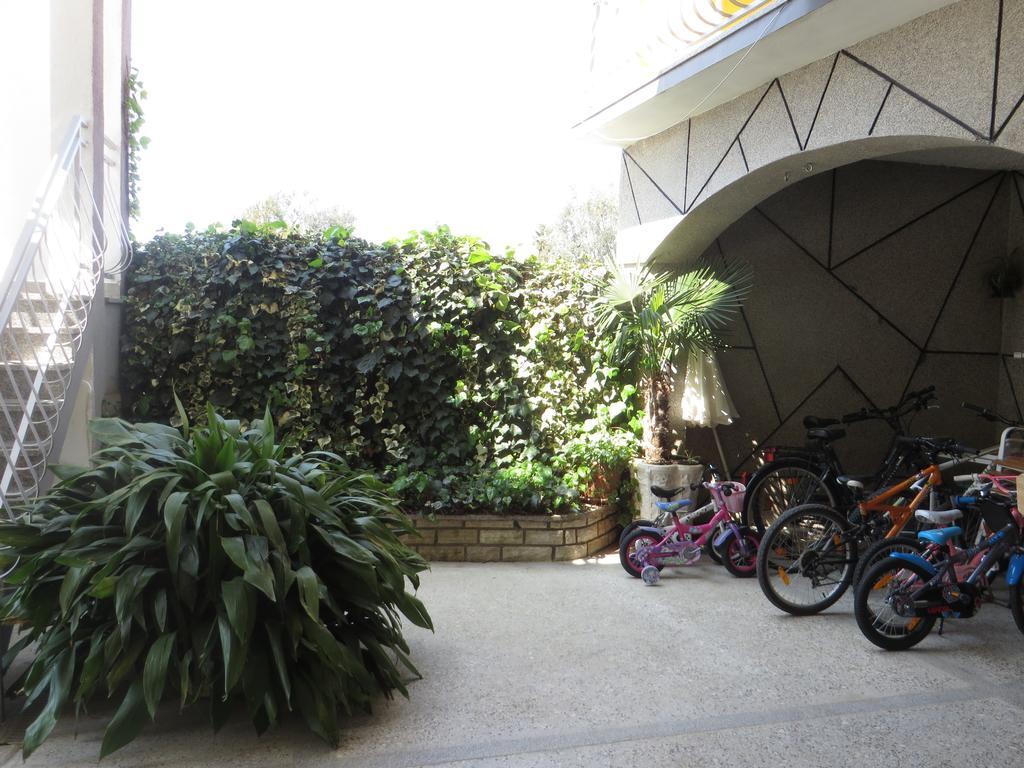 Apartments Tonka باكوشتاني المظهر الخارجي الصورة
